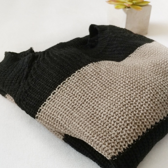 10th Street and Church Sweaters - NWT Chunky Cable Knit Sweater Black and Tan Stripe